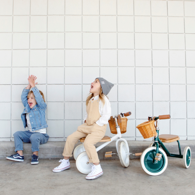Vintage children’s tricycle with basket | White, safe and durable