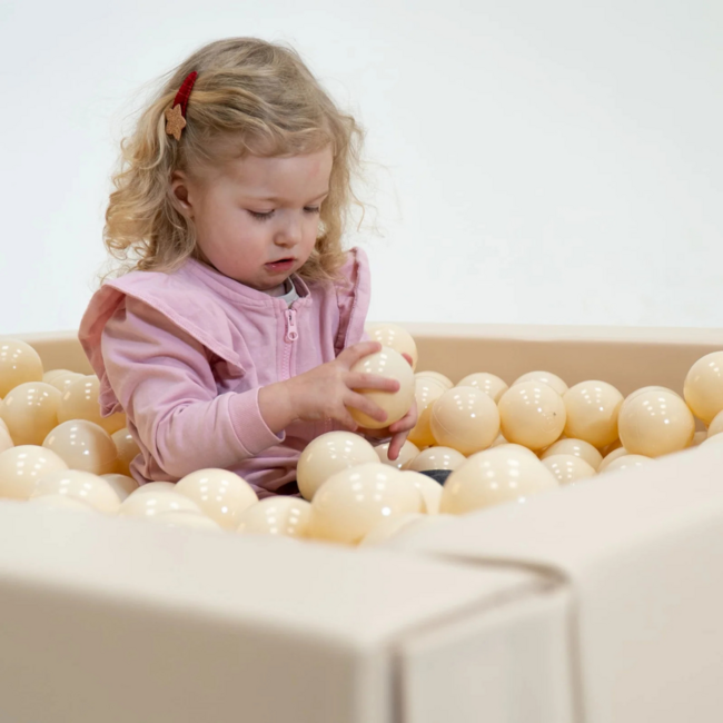 Piscine à Balles en Mousse Beige – Jeu Sûr et Créatif pour Bébé et Tout-Petit