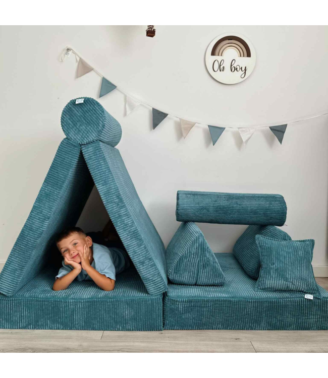 Blauwe Montessori speelbank van zachte corduroy stof