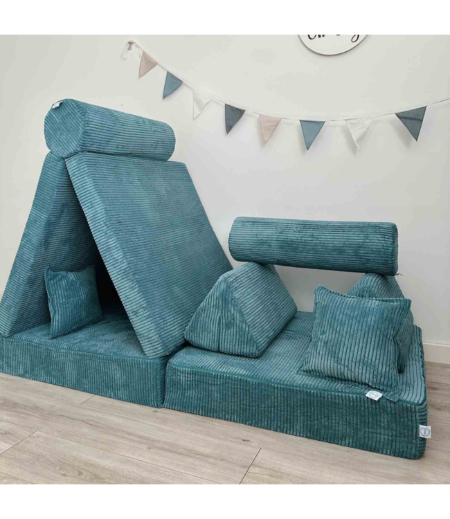 Blauwe Montessori speelbank van zachte corduroy stof