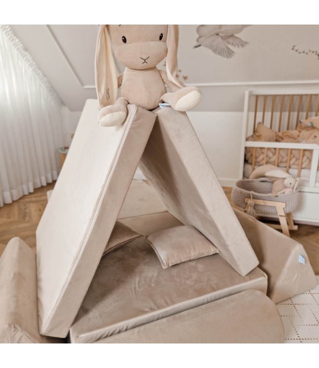 Velvet ecru Montessori speelbank – stijlvol speelmeubel voor elk kind