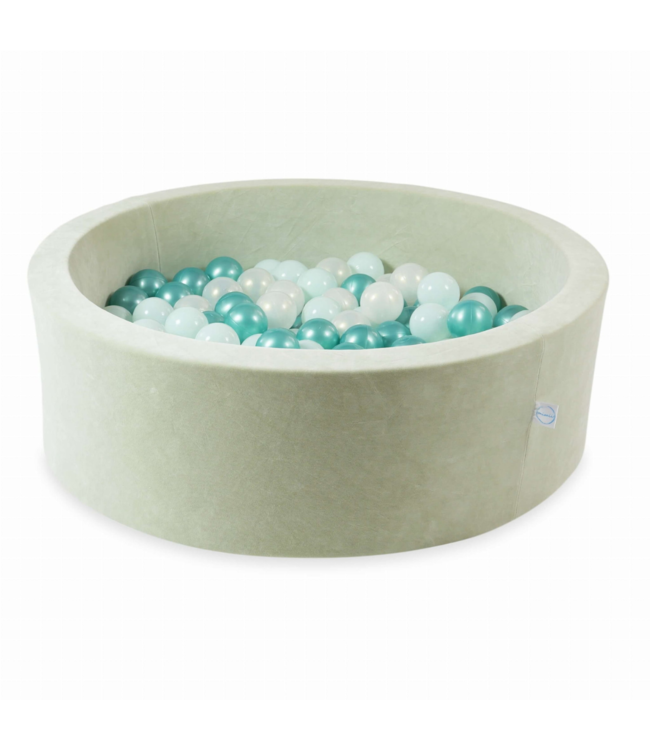 Licht mintkleurige ballenbak van zacht schuim