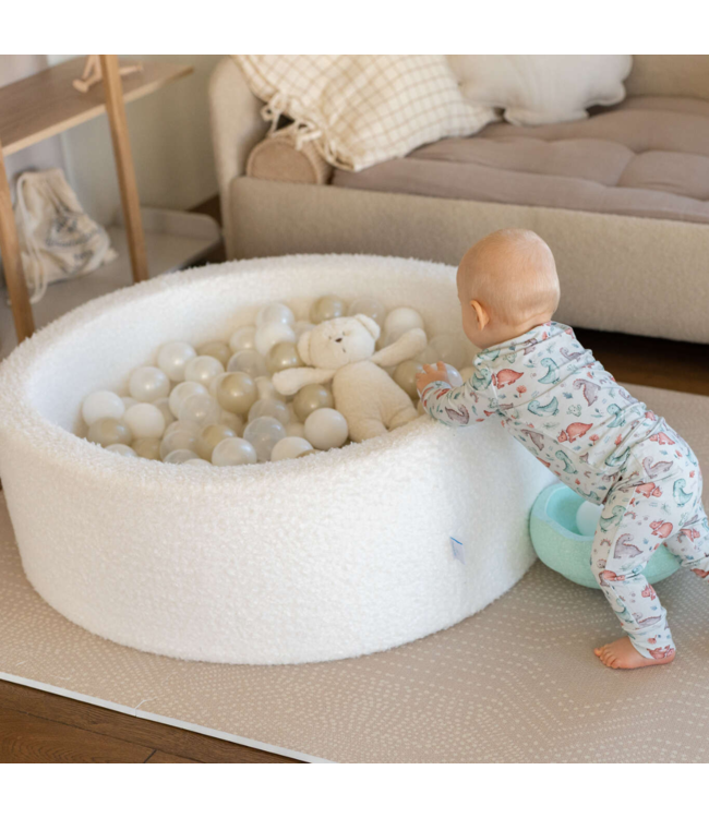 Vierkante witte ballenbak van zachte teddy stof met 600 ballen – stijlvol en veilig speelplezier voor kinderen