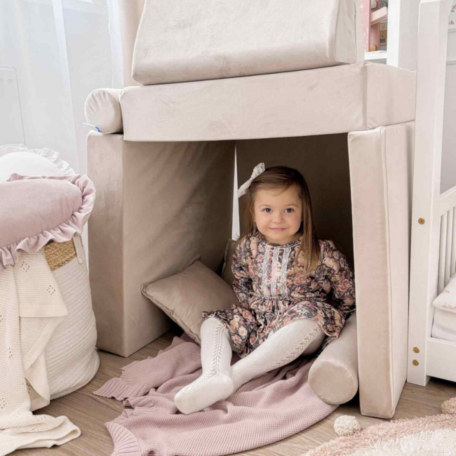 Mini Montessori speelbank in ecru velvet – compact modulair ontwerp