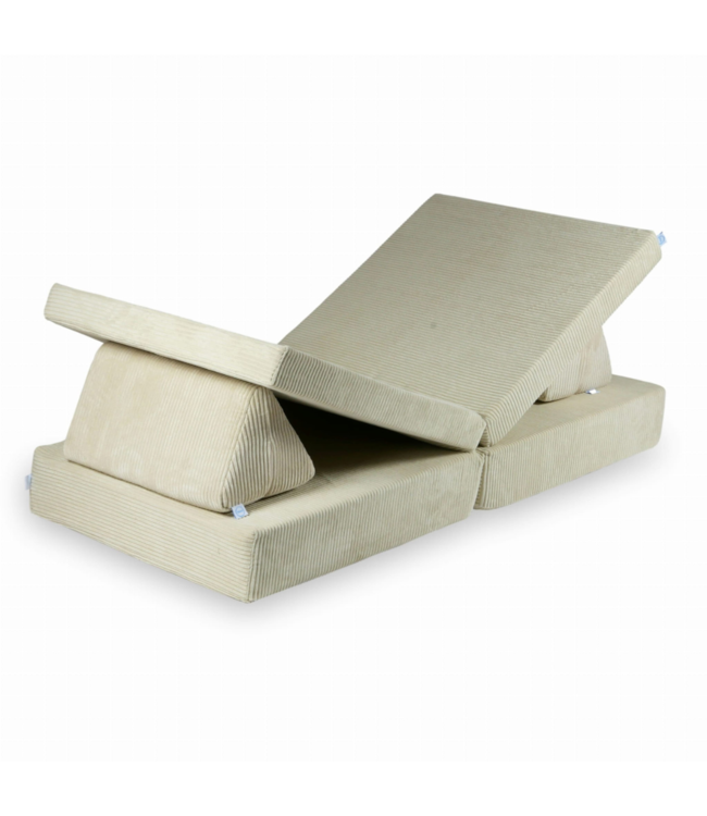 Modulaire kinderbank in beige corduroy met 13 zachte elementen.