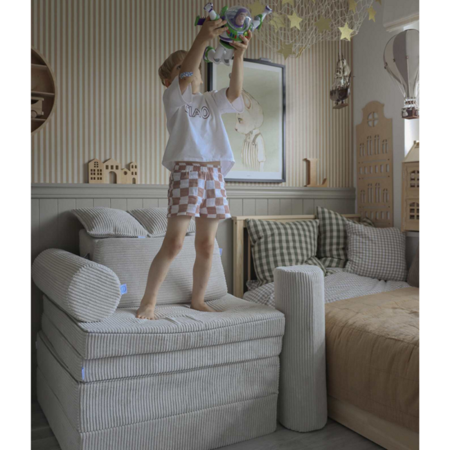 Grijze luxe Montessori speelbank van zachte corduroy stof