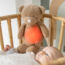 Knuffelbeer nachtlampje – zachte teddystof knuffel met licht, geluid en huildetectie