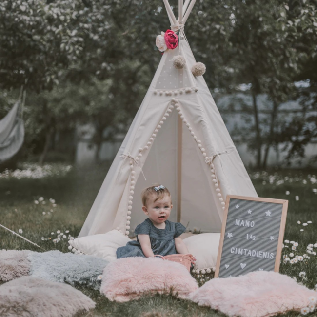 Tente tipi bohème avec pompons en écru – tente de jeu chaleureuse pour enfants