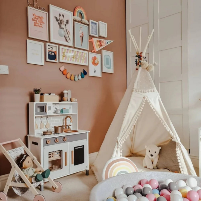 Tente tipi bohème avec pompons en écru – tente de jeu chaleureuse pour enfants