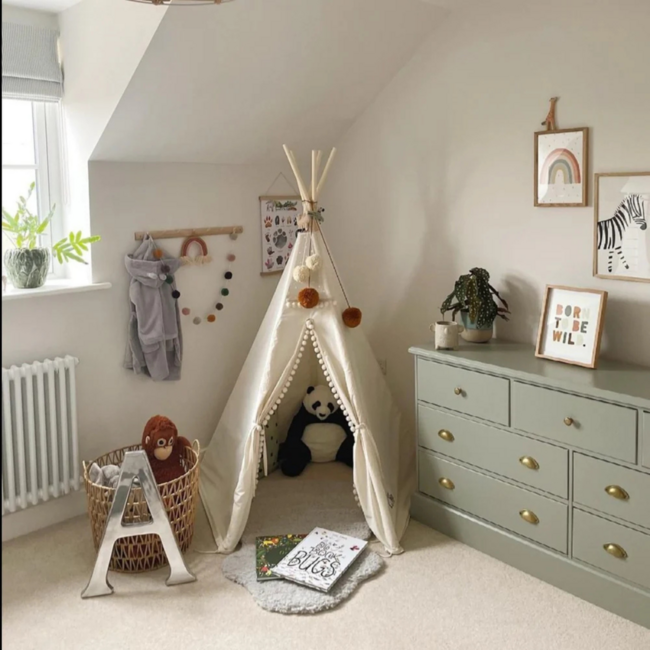 Boho teepee tent with pompoms in ecru – cozy play tent for kids