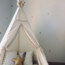 Tente tipi bohème avec pompons en écru – tente de jeu chaleureuse pour enfants
