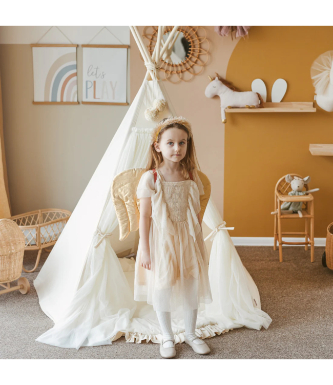 Boho tipi tent met tule en fairy details in ecru – magisch speelplekje voor kinderen