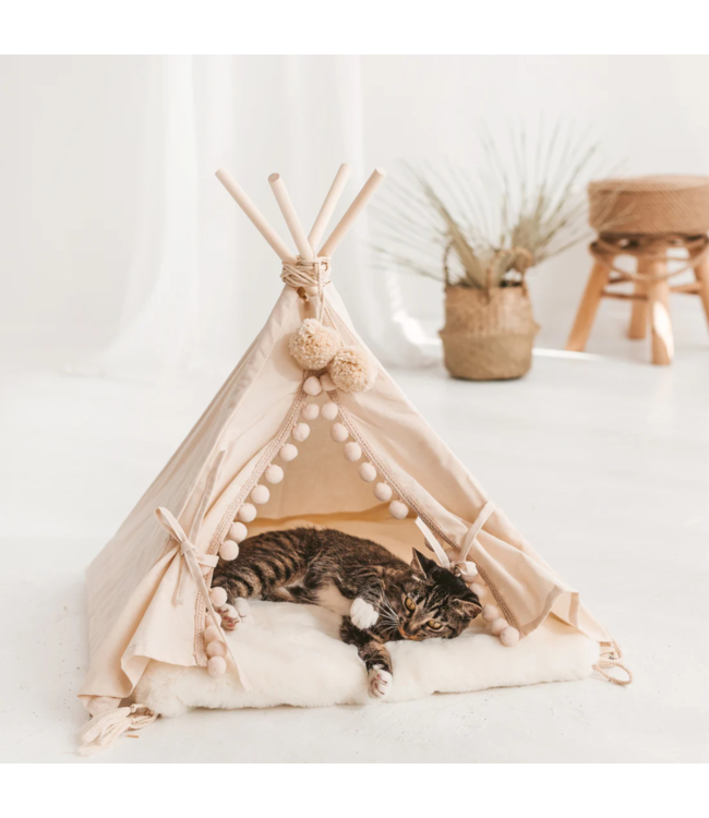 Tipi tent voor huisdieren  met luxe faux fur mat – duurzaam, stijlvol en comfortabel