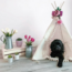 Tipi  tent voor middelgrote honden en grote katten in ecru met pompons – duurzaam, comfortabel en stijlvol (maat M)