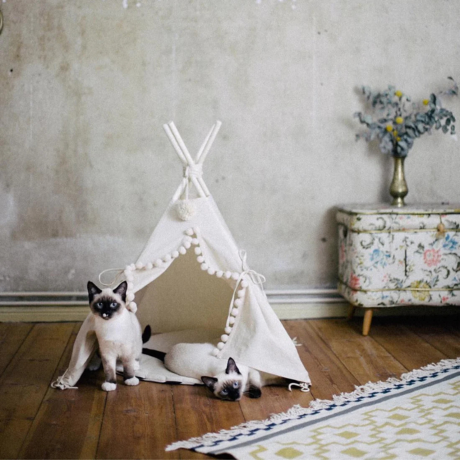 Tipi  tent  voor katten in ecru met pompons – maat S