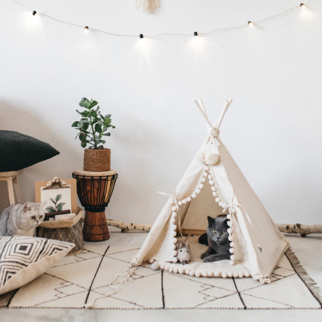 Tipi  tent  voor katten in ecru met pompons – maat S