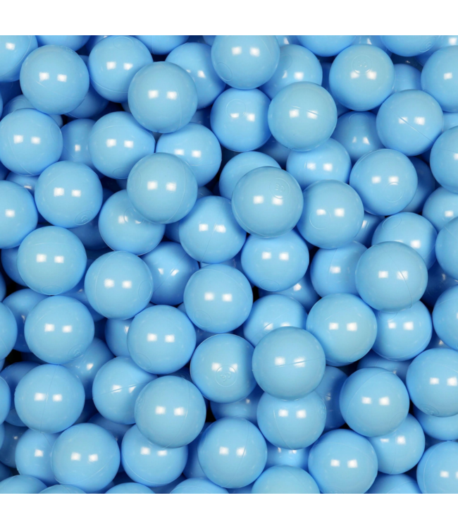 Babyblauwe ballenbak ballen voor een zachte en rustgevende speelplek