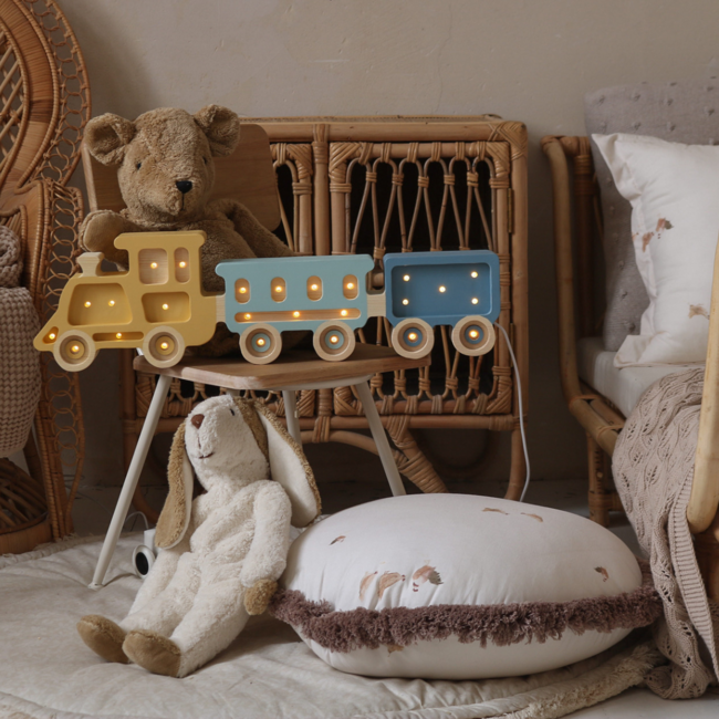 Trein kinderlamp met 2 wagonnen in geel en blauw