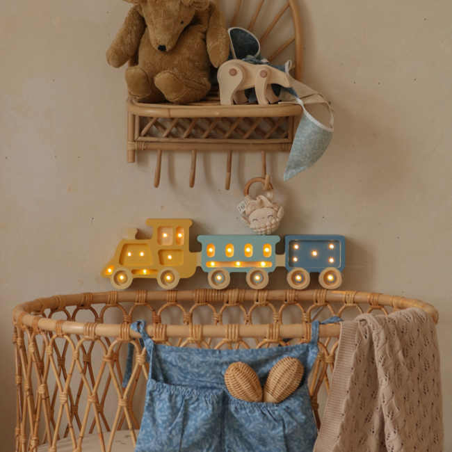 Trein kinderlamp met 2 wagonnen in geel en blauw