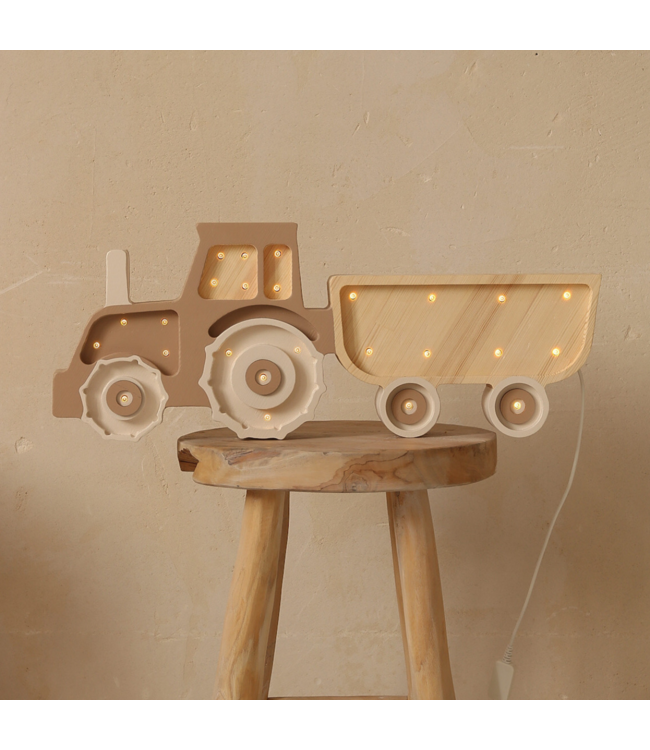 Houten tractor lamp in coffee cream – handgemaakte sfeerverlichting voor kinderkamer of speelruimte