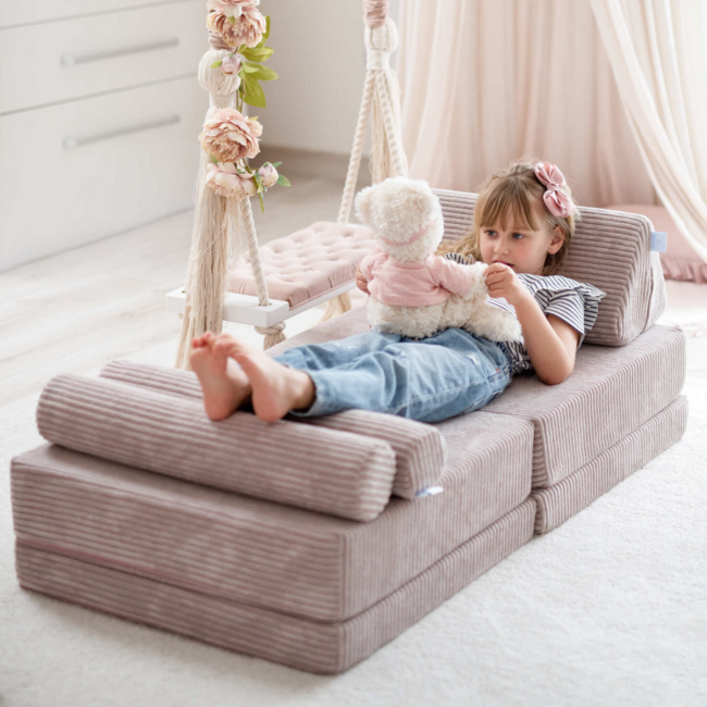 Lichtroze Montessori speelbank van zachte corduroy stof