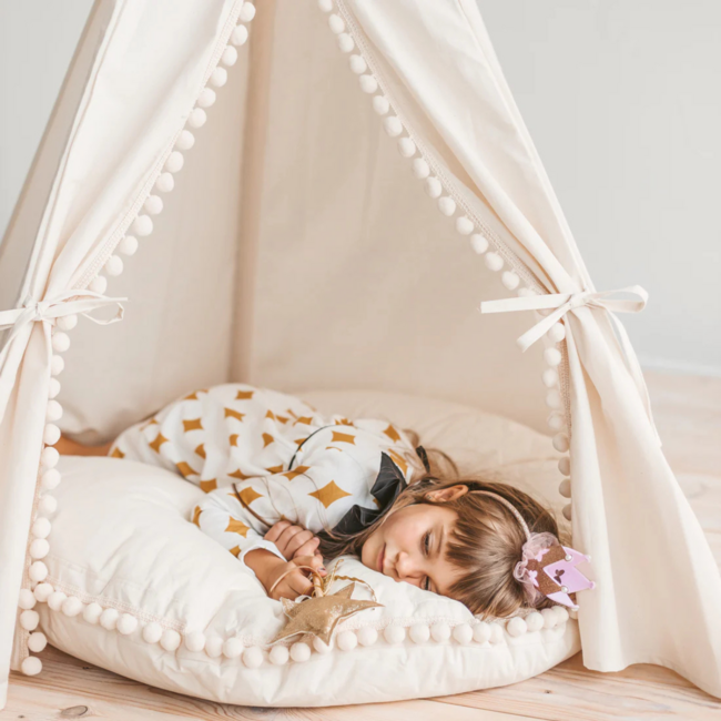 Oversized vloerkussen kinderkamer ecru met pompoms