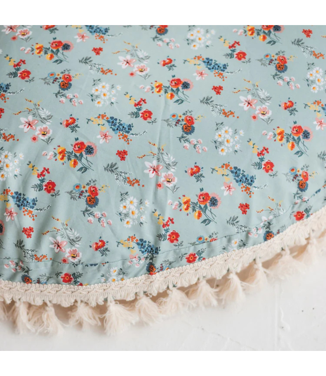 Oversized mint vloerkussen met bloemenprint – zacht, natuurlijk en perfect voor kinderen