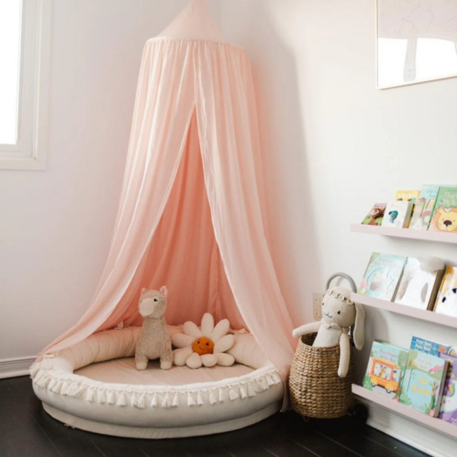 Rond speelnest met zachte opstaande randen en decoratieve kwastjes