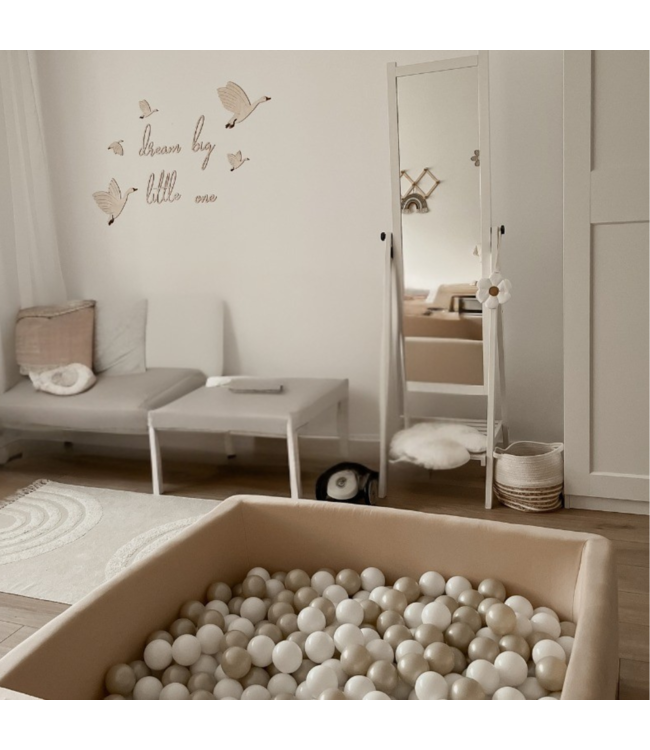 Vierkante ballenbak 110x110 cm in beige velvet met 600 ballen