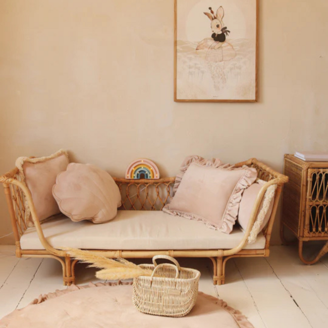 Coussin velours abricot à volants – Collection Soft Touch