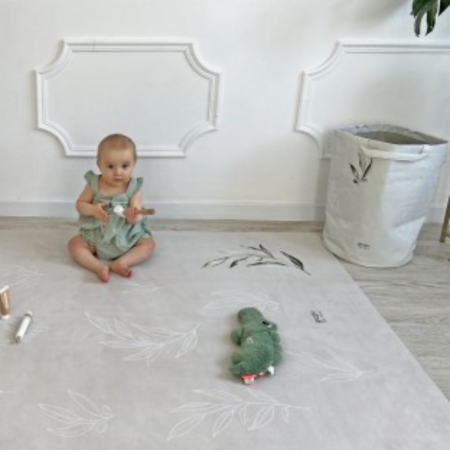 Speelgoedmand met olijftakjesprint – opbergen in natuurlijke stijl