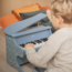 Houten piano in blauwe kleur – duurzaam muziek speelgoed voor peuters en kleuters vanaf 3 jaar