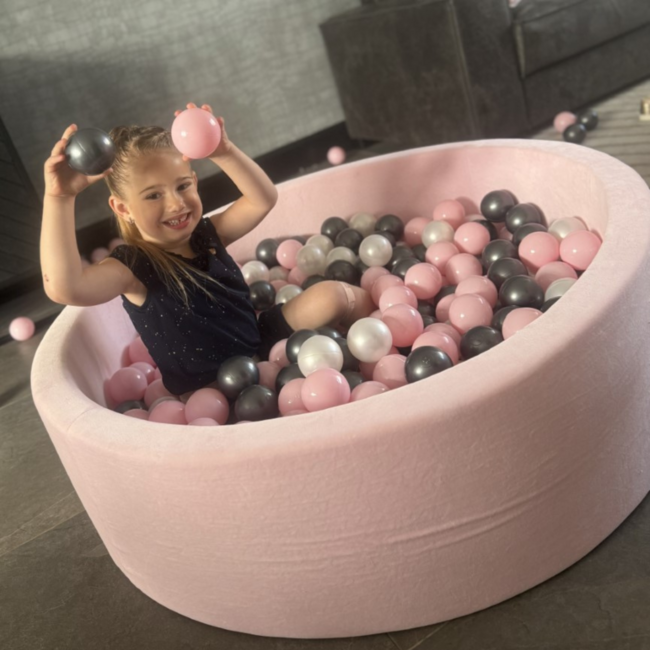 Soft velvet ball pit for 400 balls in light pink – safe, sturdy and comfortable