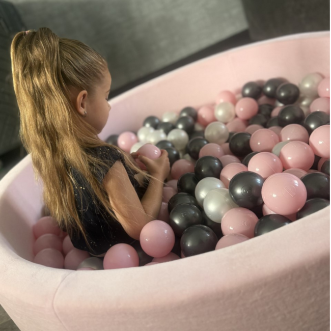Soft velvet ball pit for 400 balls in light pink – safe, sturdy and comfortable