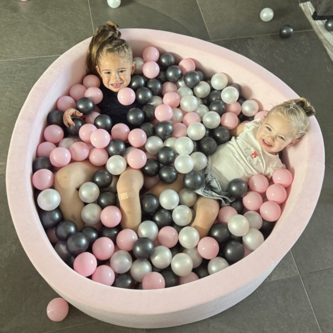 Soft velvet ball pit for 400 balls in light pink – safe, sturdy and comfortable
