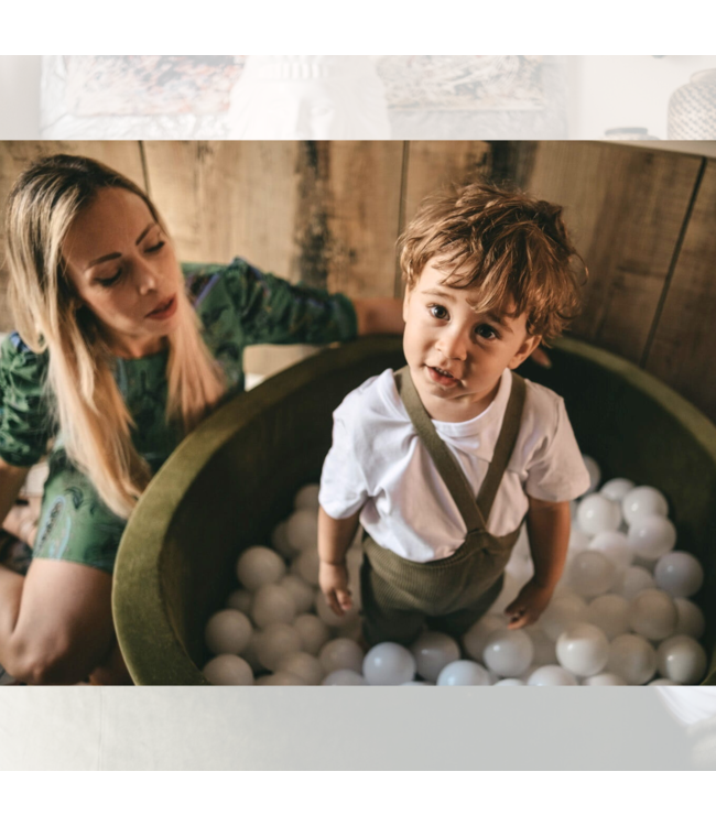 Olijfgroene velvet ballenbak – zachte en stijlvolle speelplek voor kinderen