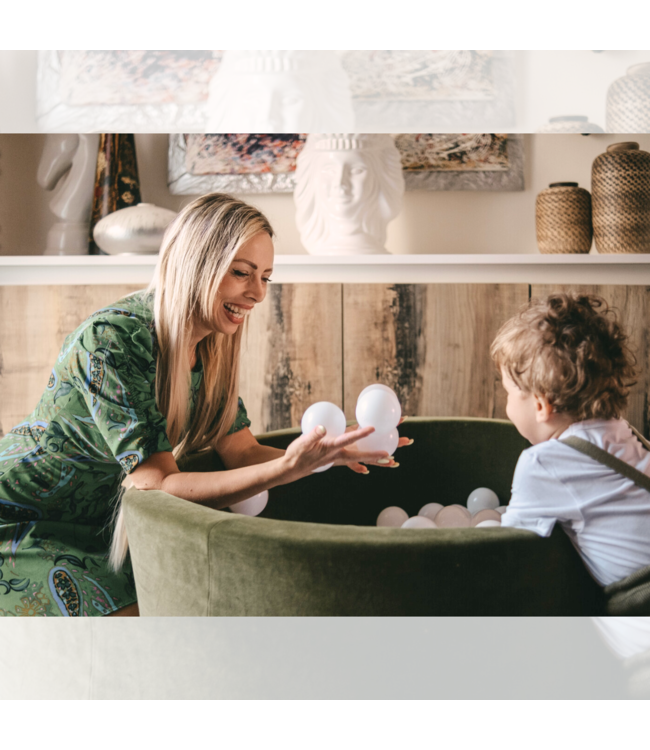 Olijfgroene velvet ballenbak – zachte en stijlvolle speelplek voor kinderen