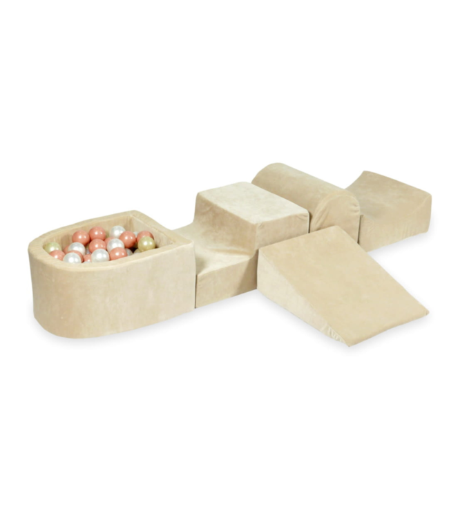 Luxe foam speelset in soft beige velvet – stimuleert motorische ontwikkeling, fantasie en zelfvertrouwen bij jonge kinderen