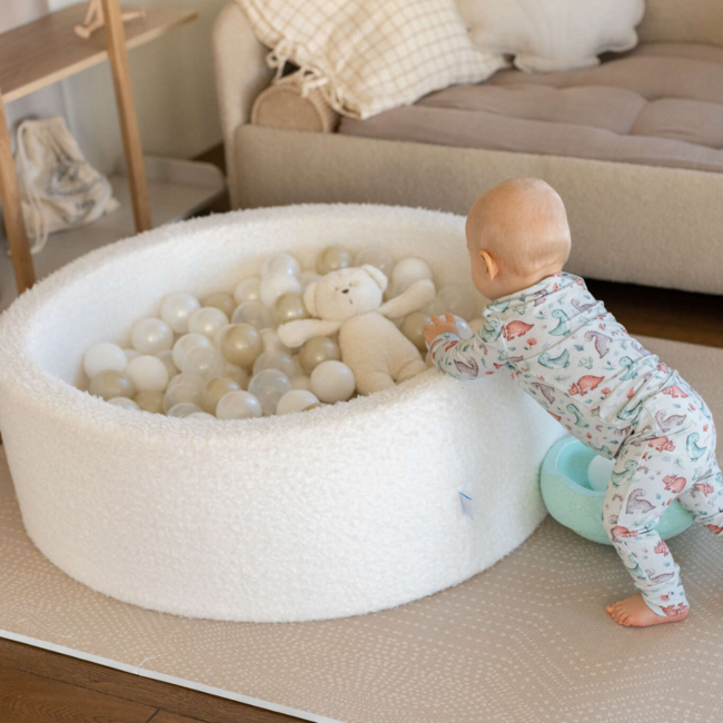 Piscine à balles en tissu teddy blanc avec 500 balles – douceur et style pour les tout-petits