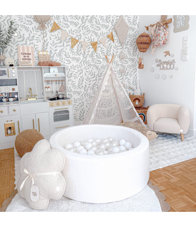 Zachte witte teddy ballenbak met 500 ballen – stijlvol en veilig speelplezier