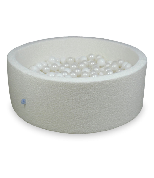 Zachte witte teddy ballenbak met 500 ballen – stijlvol en veilig speelplezier