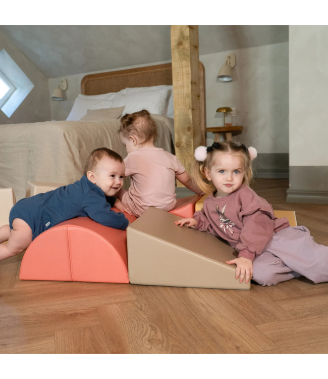 Softplay foam blokken set in pastel pink – stimuleert motoriek en creativiteit