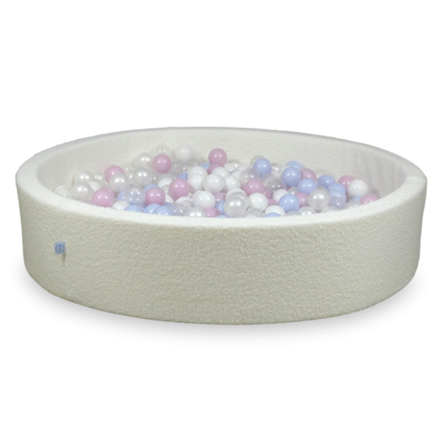 Soft white teddy ball pit – includes 600 balls for endless fun