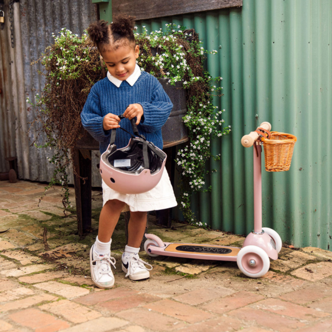Kids scooter with 3 wheels in dusty pink color, perfect for little adventurers