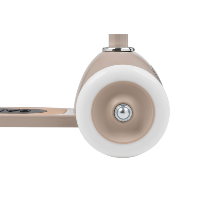 Kinderstep met 3 wielen in beige kleur, ideaal voor beginnende steppers