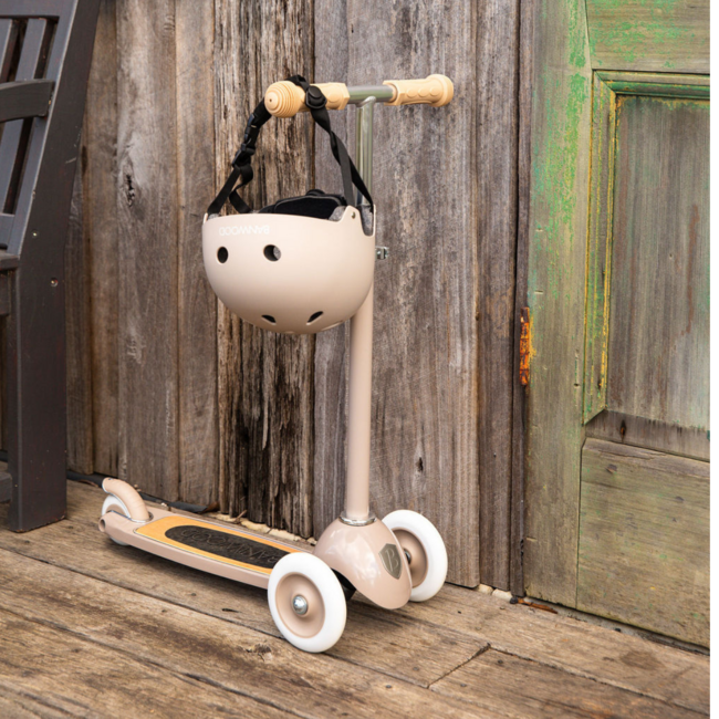 Kinderroller mit 3 Rädern in Beige, ideal für erste Rollerfahrten