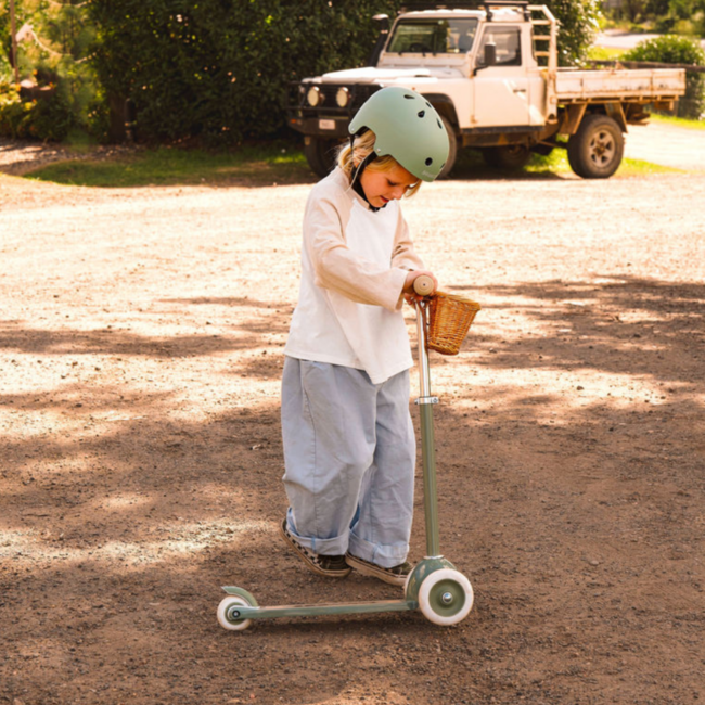 3-wheel kids scooter in forest green – safe and stylish for toddlers
