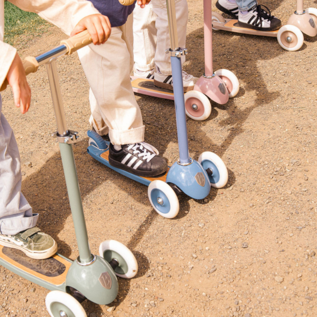 Trottinette enfant à 3 roues en vert forêt – idéale pour débuter