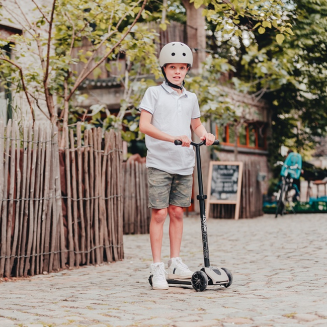 Durable and adjustable kids scooter with LED wheels