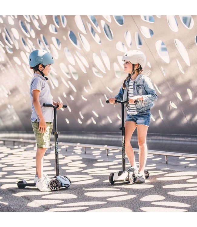 Stevige en verstelbare kinderstep met LED-wielen